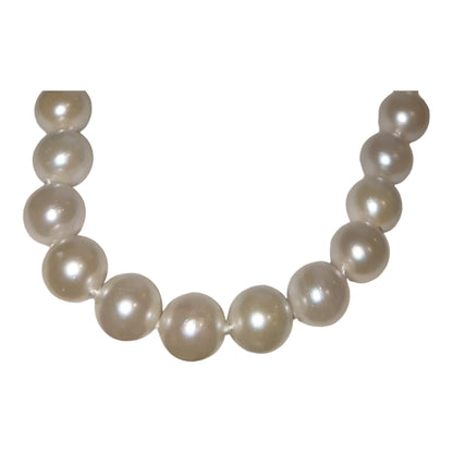 UNIQUE FINDS: Classic Pearl Necklace Set