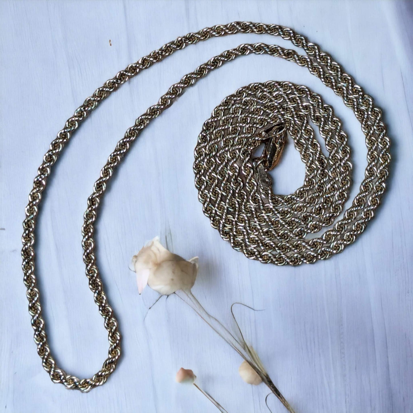 UNIQUE FINDS: Twisted Gold Chain Necklace